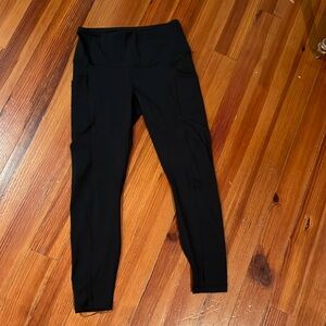 Yogalicious cropped leggings with pockets on both sides!
